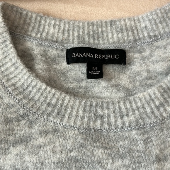 Banana Republic crew sweater M - Picture 2 of 3